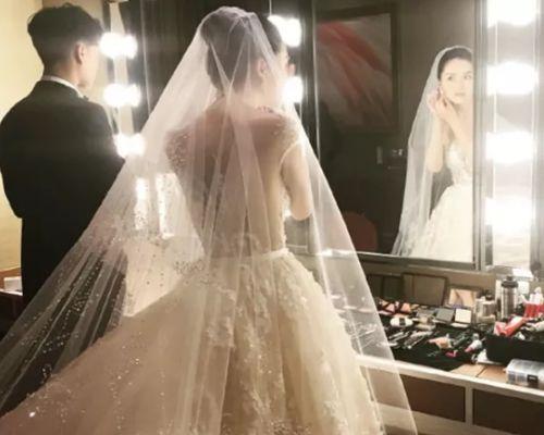 还记得《麻辣女兵》的汤小米吗?如今留长发拍结婚照,美到认不出