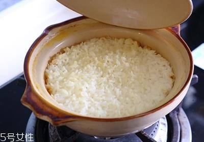 用砂锅怎么煮米饭 砂锅怎么煮饭 用砂锅怎么煮米饭 砂锅怎么煮饭