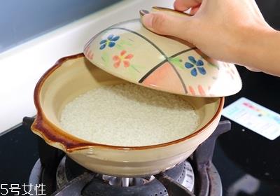 用砂锅怎么煮米饭 砂锅怎么煮饭 用砂锅怎么煮米饭 砂锅怎么煮饭