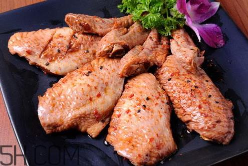 腌鸡翅要放冰箱吗 腌鸡翅是冷藏还是冷冻 腌鸡翅要放冰箱吗 腌鸡翅是冷藏还是冷冻