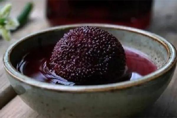 杨梅酒比例10斤白酒要放多少杨梅 杨梅酒比例配方 杨梅酒比例10斤白酒要放多少杨梅 杨梅酒比例配方