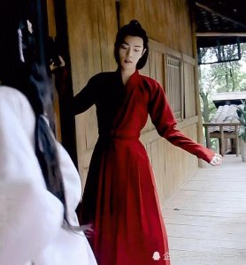 肖战的腰到底有多细?测量之后,网友惊呆:我酸了!