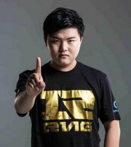 UZI前任现任两位女友大对比,哪位更得你的心?