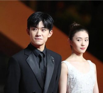 易烊千玺被曝恋爱!520连夜辟谣,个人网站曝光