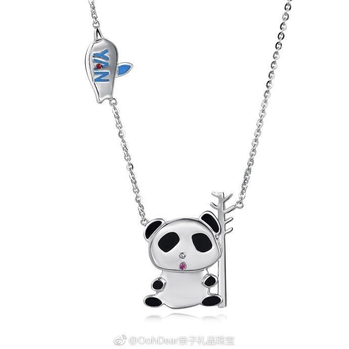 李嫣设计了一款项链明星争相戴着拍照,网友:款式一般,价格良心