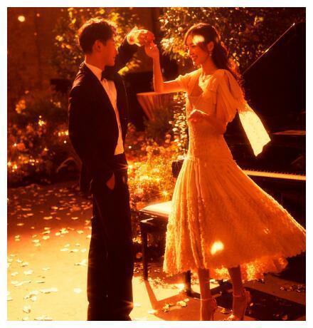 罗晋唐嫣跨年合体,演绎中国风!两人眉眼间满满的爱,含糖量真高