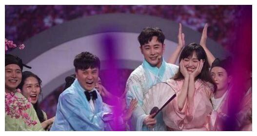 罗晋唐嫣跨年合体,演绎中国风!两人眉眼间满满的爱,含糖量真高