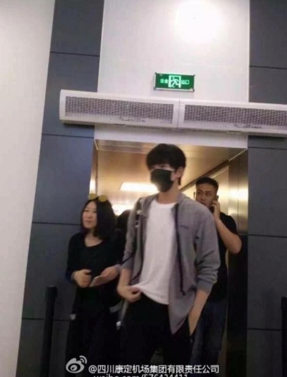 路人爆偶遇杨洋细节，网友：这个男孩也太乖了吧