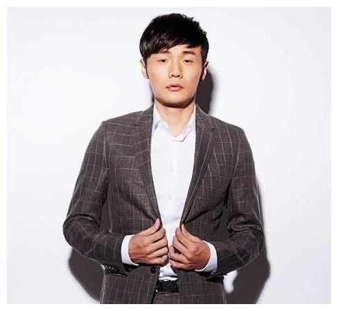 杨丞琳晒自拍,李荣浩却回复好久不见甚是想念,这爱情实在惹人羡