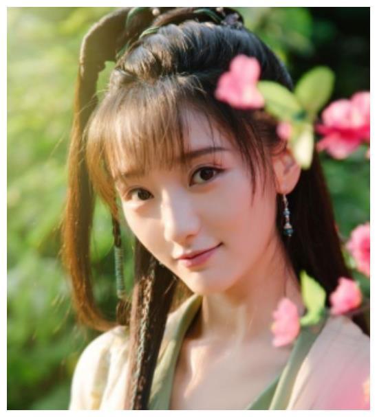 《白娘子》新旧版中,肖燕饰演小青的性格比陈美琪饰演的更显活泼