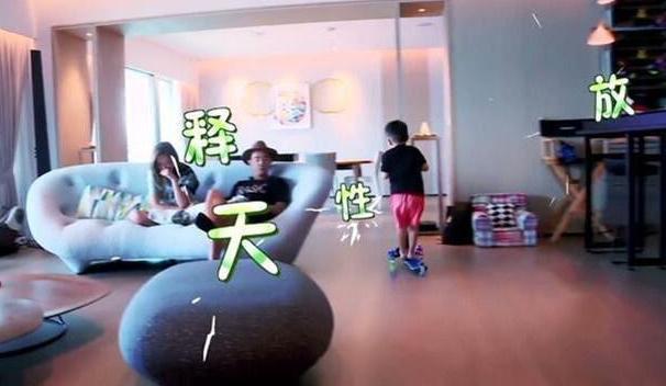 陈小春香港的豪宅:家里面积超级大,装修奢华像宫殿