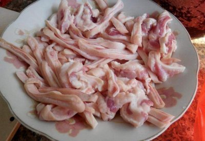 炒猪耳朵时,多加这一步,炒出来猪耳朵又香又脆还入味!