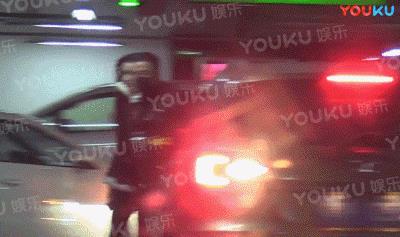 杨坤新女友曝光,年龄差距大性感漂亮,网友:真符合口味