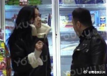 杨坤新女友曝光,年龄差距大性感漂亮,网友:真符合口味