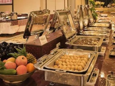 吃自助餐时,怎样吃才划算,学会以下三招,让你轻松吃回老本