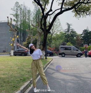 杨倩倩感觉长的还挺漂亮的身材也挺好