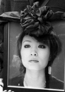 实拍歌手陈琳葬礼,丈夫张超峰痛不欲生,那英韩红数度落泪