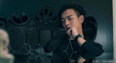 出生电影世家,40岁长着25岁的脸,和应采儿助理恩爱15年