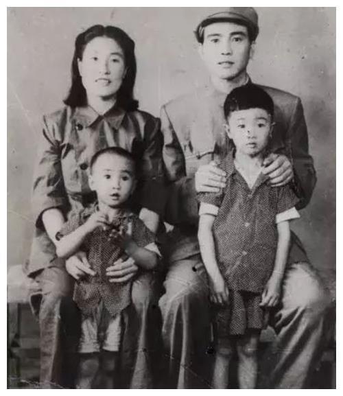 新中国第一位贪官刘青山,贪污171亿,留下3个儿子,如今活成这样