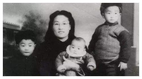 新中国第一位贪官刘青山,贪污171亿,留下3个儿子,如今活成这样