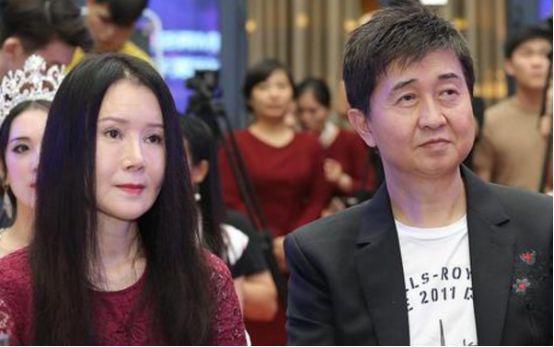 付笛生爱妻近照,被传离婚双双患癌?二人四合院价值上亿