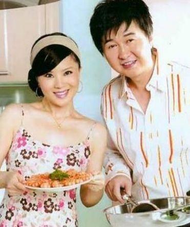 付笛生爱妻近照,被传离婚双双患癌?二人四合院价值上亿