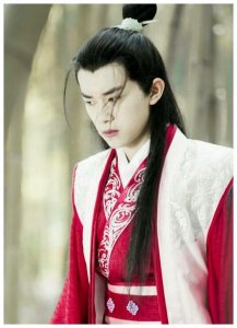 易烊千玺古装,儒雅公子、英雄少年,都不及白衣翩翩的他