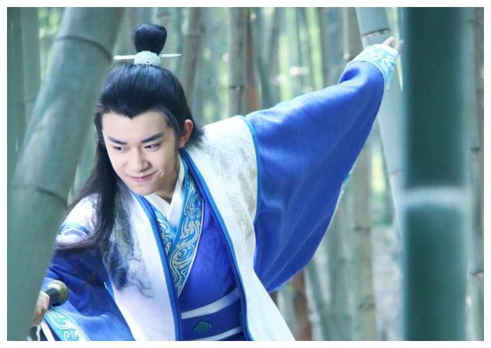 易烊千玺古装，儒雅公子、英雄少年，都不及白衣翩翩的他