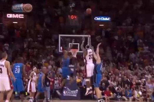 詹姆斯九东决一秒三分绝杀魔术。