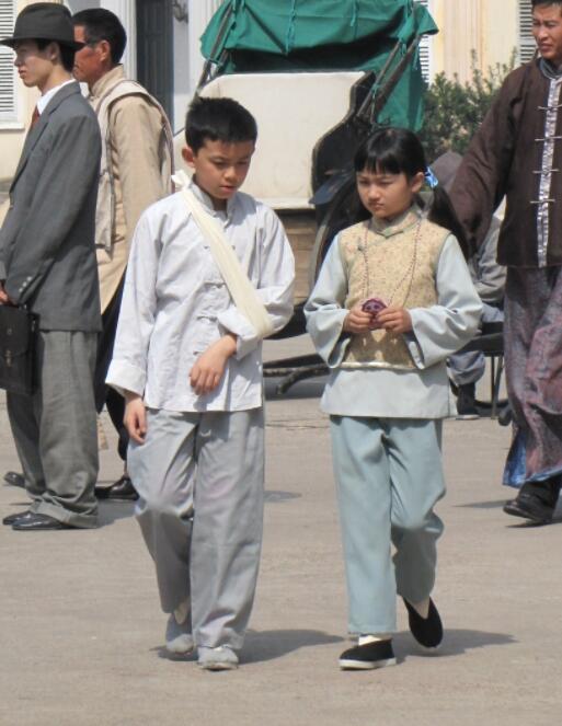 曾经被网友狂喷长残的陆子艺,被骂出国留学,如今出门豪车相伴