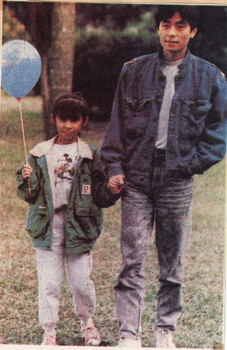 他独自养女儿长大,与儿子15年不能相见