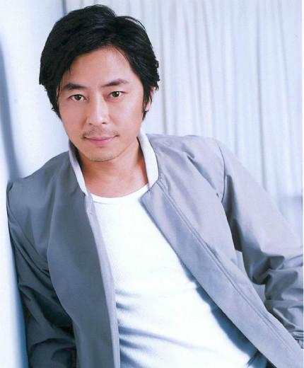 他独自养女儿长大,与儿子15年不能相见