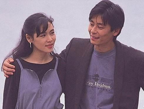 他独自养女儿长大,与儿子15年不能相见