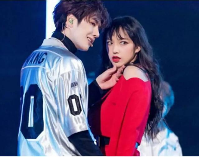 王一博程潇关系有多好?王一博抢她的筷子夹菜,程潇反应太甜了!