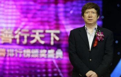 照顾富婆13年后,富婆送他70亿财富,他却把这笔钱用来做慈善