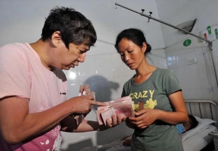 照顾富婆13年后,富婆送他70亿财富,他却把这笔钱用来做慈善