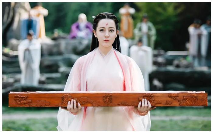 枕上书:帝君一生只给5位神行过礼,父神母神天君上榜,第一是她