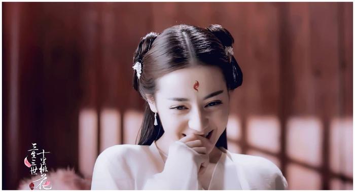 枕上书:帝君一生只给5位神行过礼,父神母神天君上榜,第一是她