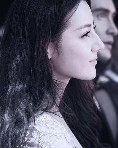 热巴的鼻、Baby的眉、杨幂的眼、赵丽颖的嘴合一起让人笑岔气了