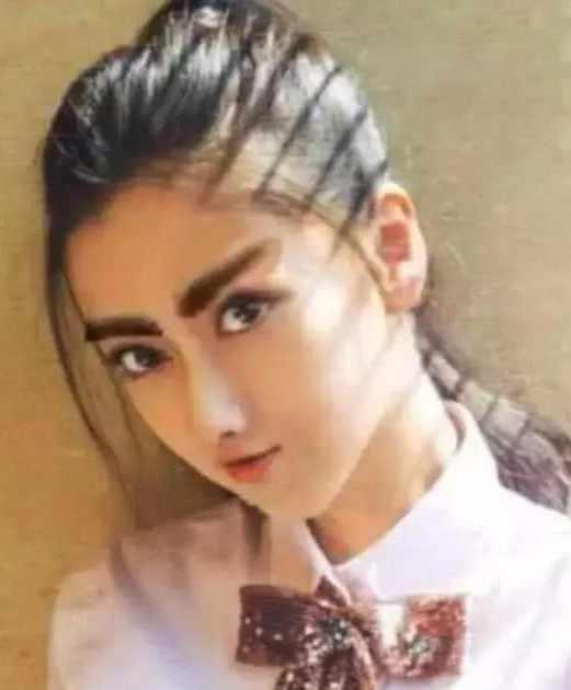 热巴的鼻、Baby的眉、杨幂的眼、赵丽颖的嘴合一起让人笑岔气了