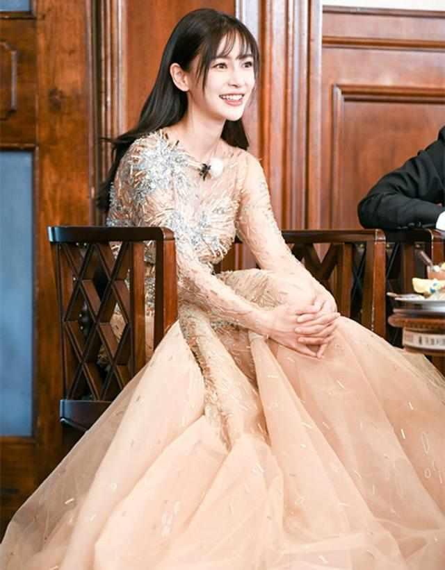 热巴的鼻、Baby的眉、杨幂的眼、赵丽颖的嘴合一起让人笑岔气了