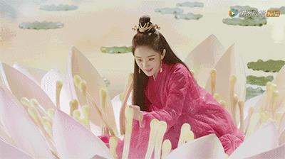 热巴的鼻、Baby的眉、杨幂的眼、赵丽颖的嘴合一起让人笑岔气了