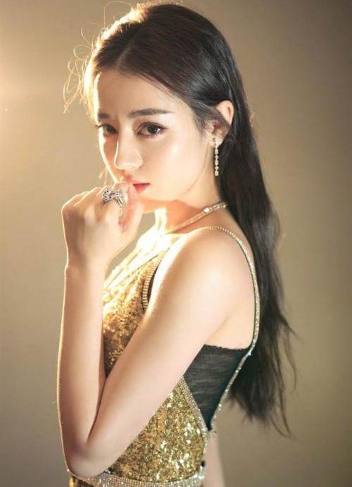 热巴的鼻、Baby的眉、杨幂的眼、赵丽颖的嘴合一起让人笑岔气了