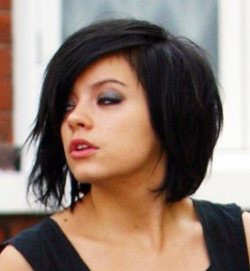 去丈母娘家接儿子,看到老婆的瞬间,气的我把丈母娘家玻璃砸了