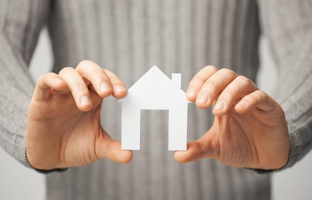 去丈母娘家接儿子,看到老婆的瞬间,气的我把丈母娘家玻璃砸了