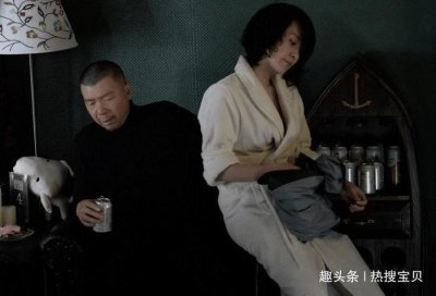 许晴在《老炮儿》中算“收敛”的,她在这两部影片中,更放得开