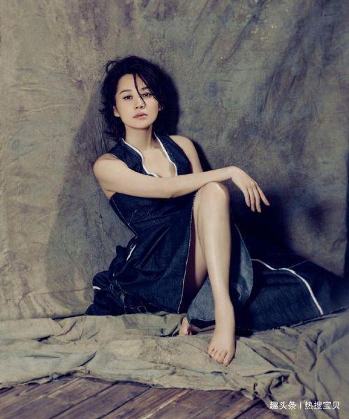 许晴在《老炮儿》中算“收敛”的,她在这两部影片中,更放得开