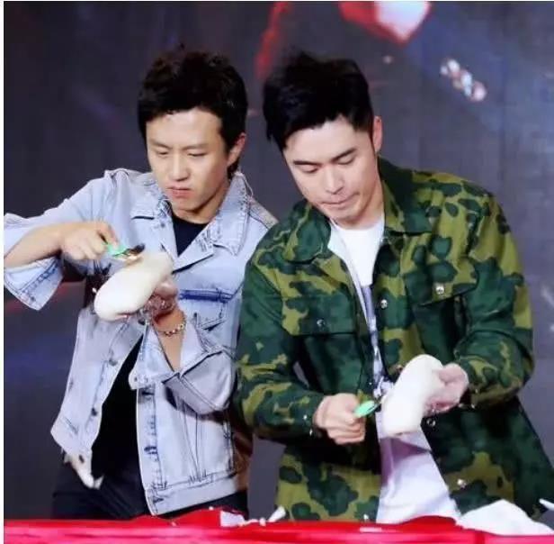 《奔跑吧7》正式官宣!七人全部回归!新海报帅翻天!