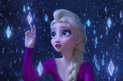 冰雪奇缘:安娜经过六年的蜕变,她由公主变成女王,成全了艾莎