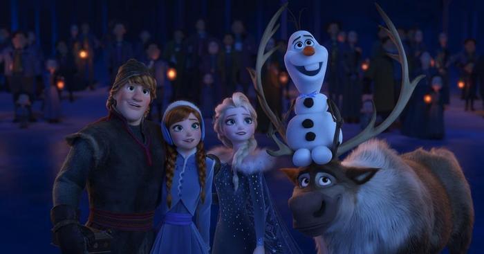 冰雪奇缘:安娜经过六年的蜕变,她由公主变成女王,成全了艾莎